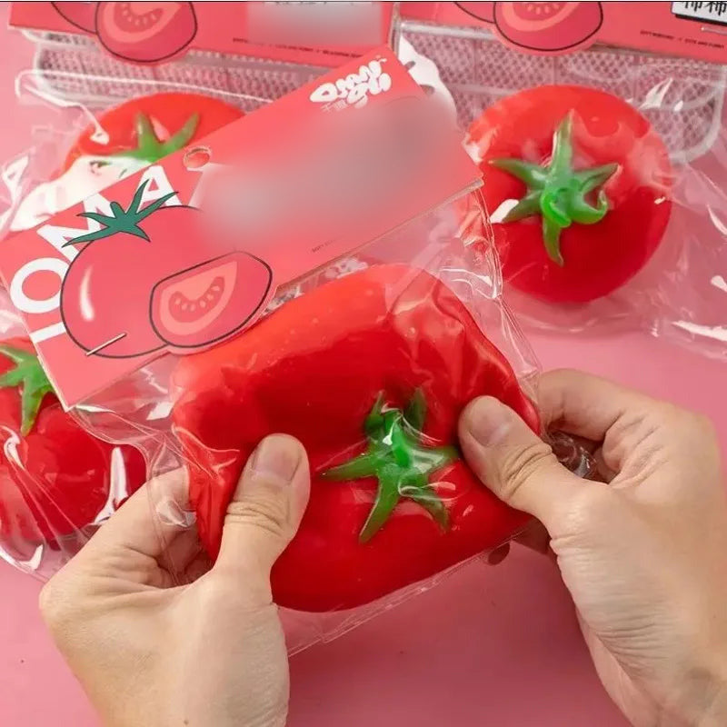 Squishy rajčica – rajčica u vrećici u rukama