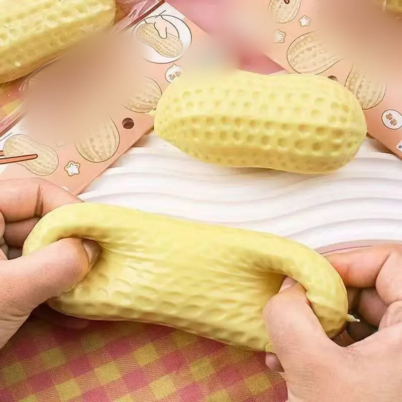 Squishy kikiriki – razvučeni kikiriki u rukama