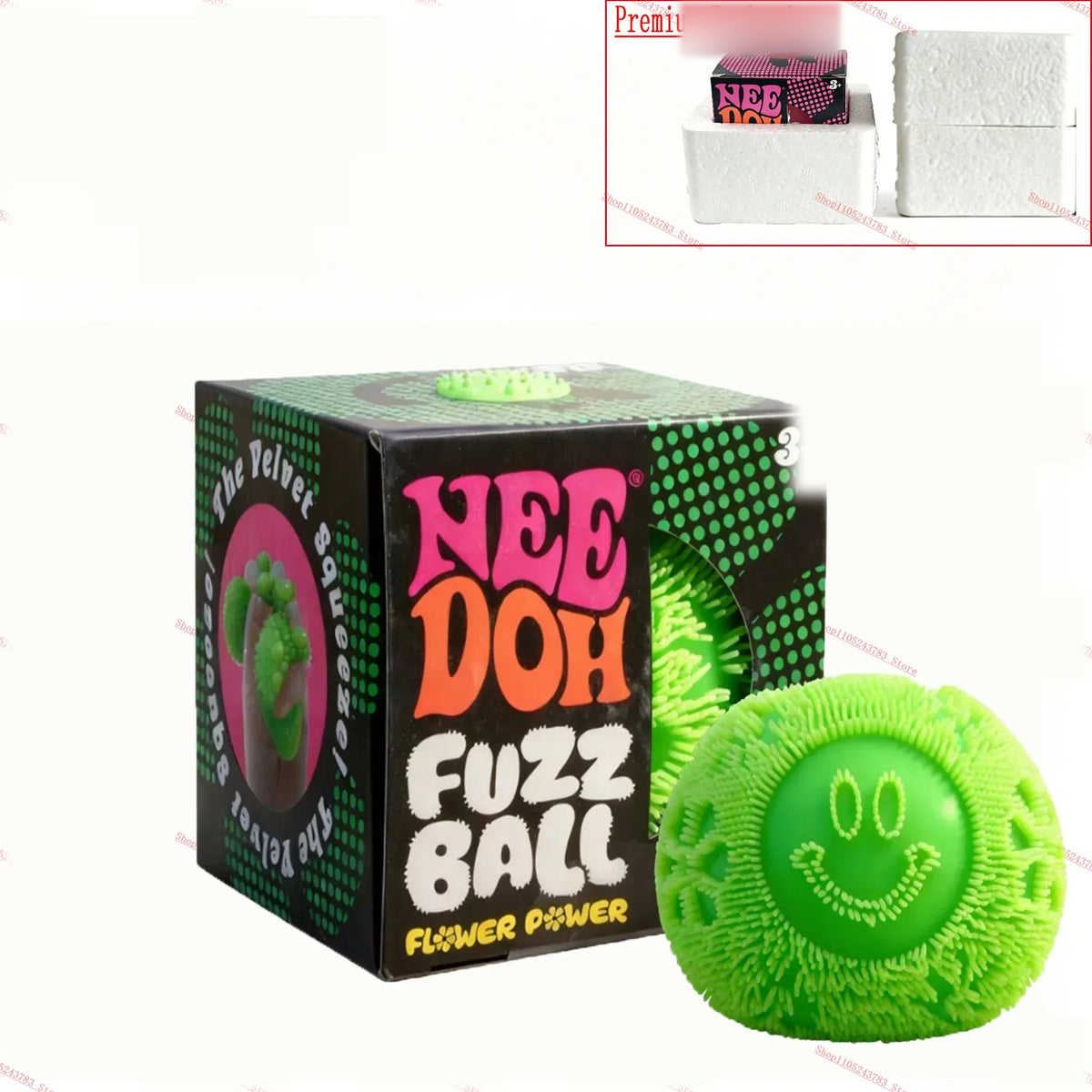 NeeDoh Fuzz Ball – zelena kuglica uz kutiju